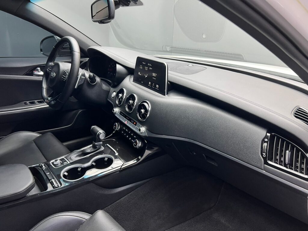 Kia Stinger interior